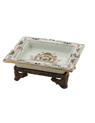 Cenicero de porcelana. Cenicero rectang. 19cm c/peana de bronce -AnaMaria