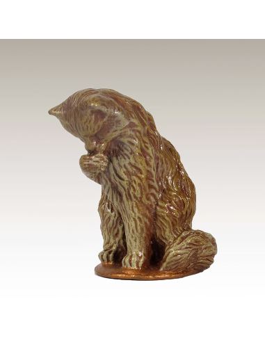 Escultura de bronce. Gato sentado pintado estilo Viena