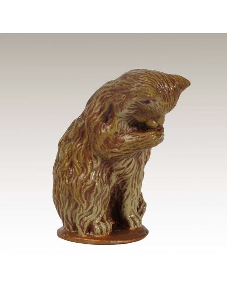 Escultura de bronce. Gato sentado pintado estilo Viena