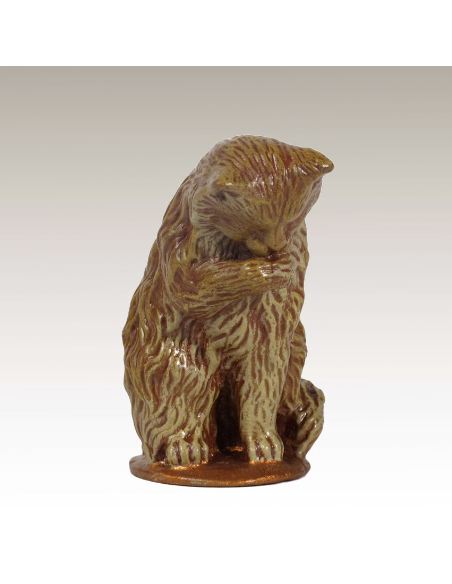 Escultura de bronce. Gato sentado pintado estilo Viena