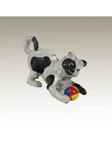 Escultura de bronce. Gato jugando con una pelota pintado estilo Viena