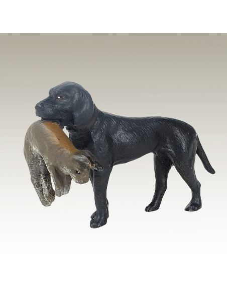 Escultura de bronce. Perro labrador con conejo pintado estilo Viena