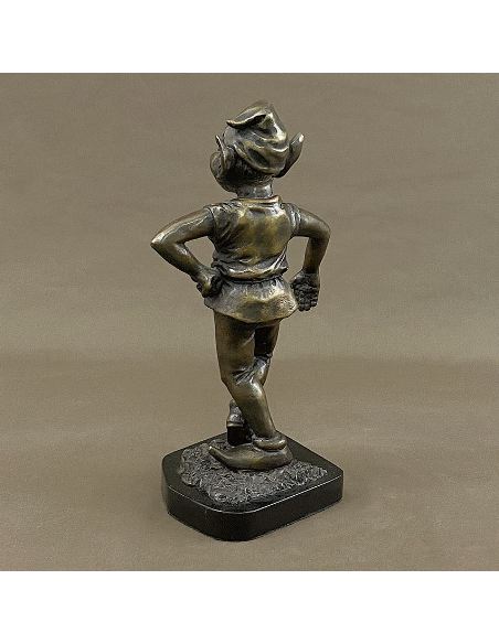 Figura de Bronce Duende 30cm posando con peana de marmol
