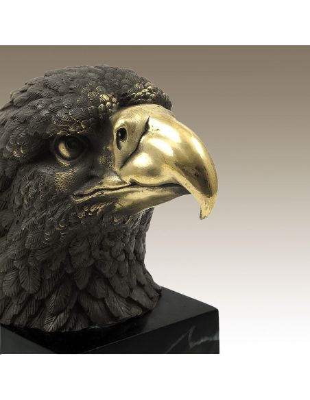 Escultura de Bronce. Cabeza de águila sobre base de marmol