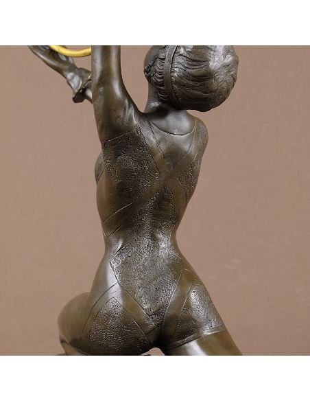 Sculpture en bronze: Femme Art déco "Extasis" avec cerceau doré