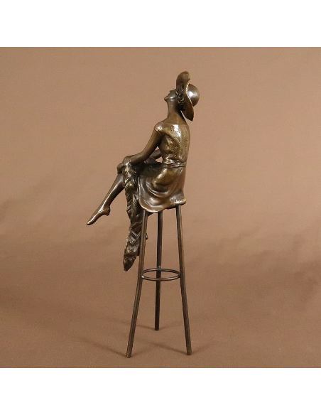 Sculpture en bronze: Femme Art déco "Au bar" -Patine brune