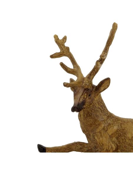 Escultura de bronce. Ciervo tumbado pintado 