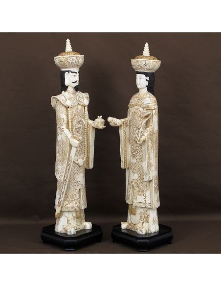Sculpture sur os: Empereur et Impératrice debout 066cm avec socle