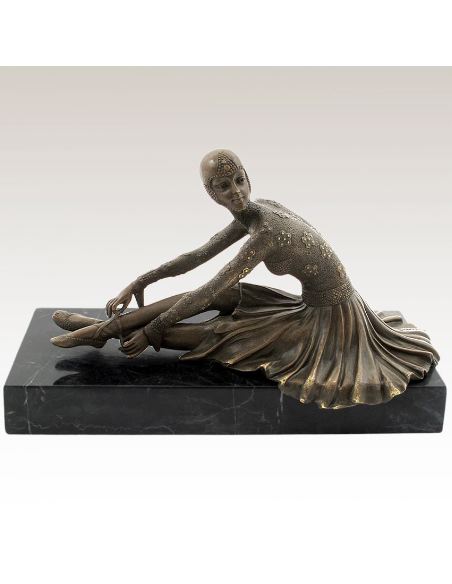Sculpture en bronze: Femme assise Art déco "Tanara" -Patine brune