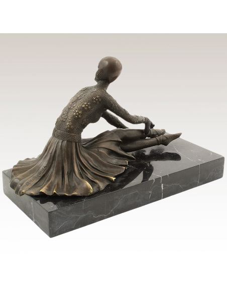 Sculpture en bronze: Femme assise Art déco "Tanara" -Patine brune