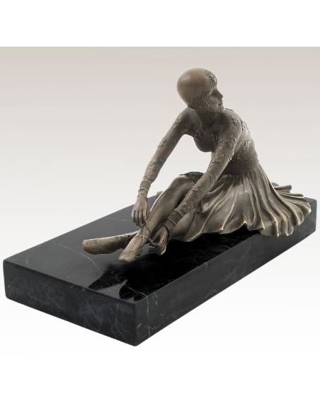 Sculpture en bronze: Femme assise Art déco "Tanara" -Patine brune