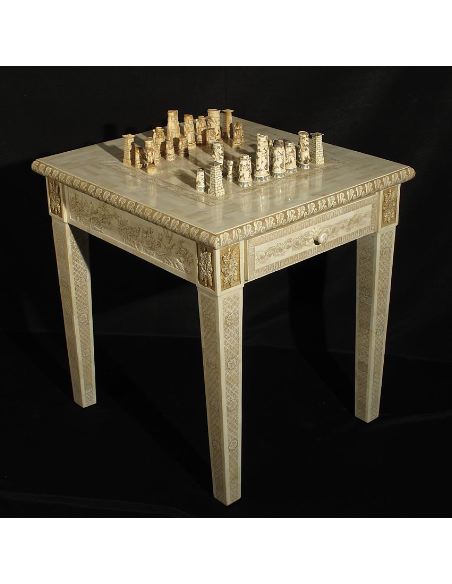 Mueble de Hueso. Mesa ajedrez 77,5cm. con 32 piezas y 2 cajones