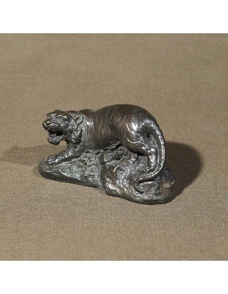 Escultura de Bronce Tigre sobre roca