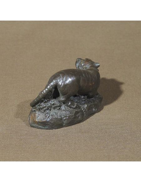 Escultura de Bronce Tigre sobre roca