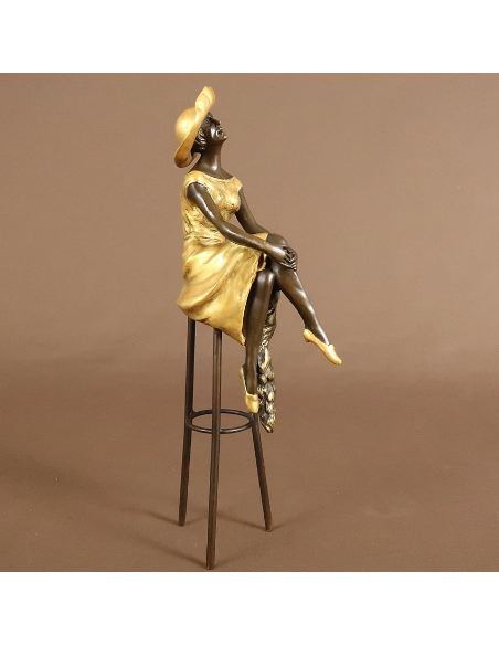 Figura de Bronce. Mujer Art Decó "At the Bar" en taburete -Dorado