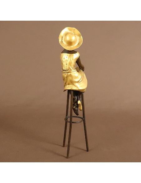Sculpture en bronze: Femme Art déco "Au bar" -Patine dorée