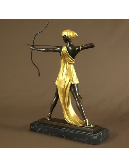 Sculpture en bronze: Diane chasseresse -Patine dorée