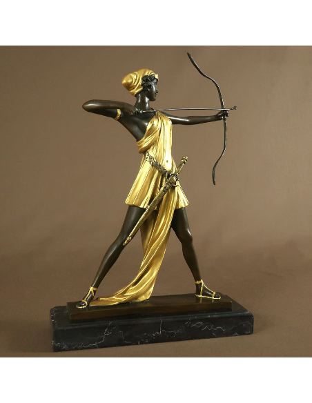 Sculpture en bronze: Diane chasseresse -Patine dorée