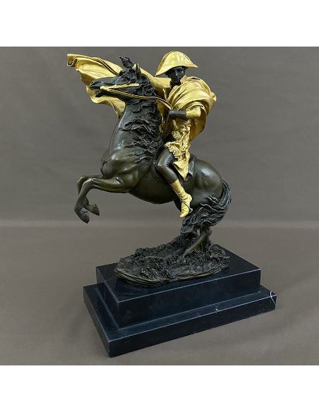 Sculpture en bronze: Napoléon à cheval -Patine brune