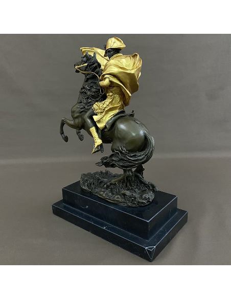Sculpture en bronze: Napoléon à cheval -Patine brune
