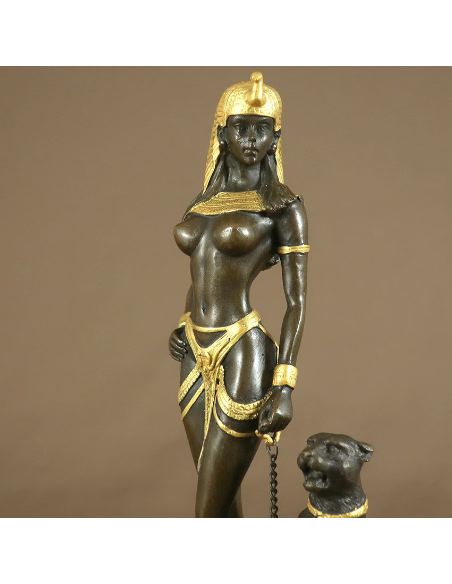 Figura de Bronce. Mujer egipcia con pantera -Dorado