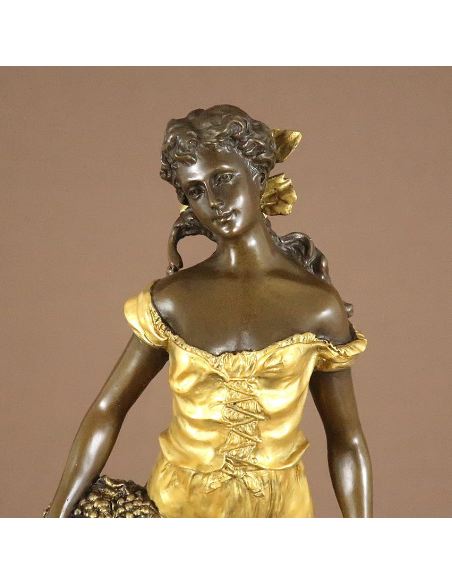 Sculpture en bronze: Femme aux paniers de raisin (l'automne) Pat. dorée