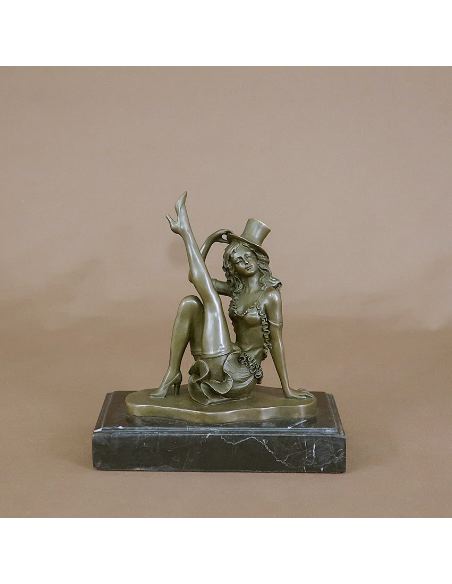 Sculpture en bronze: Danseuse de cabaret -Patine brune sur socle