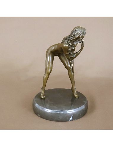 Sculpture en bronze: Femme nue en talons hauts -Patine brune