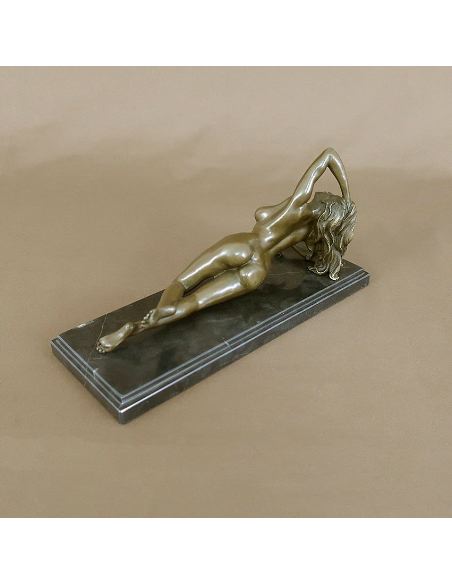 Sculpture en bronze: femme nue posant -Patine brune